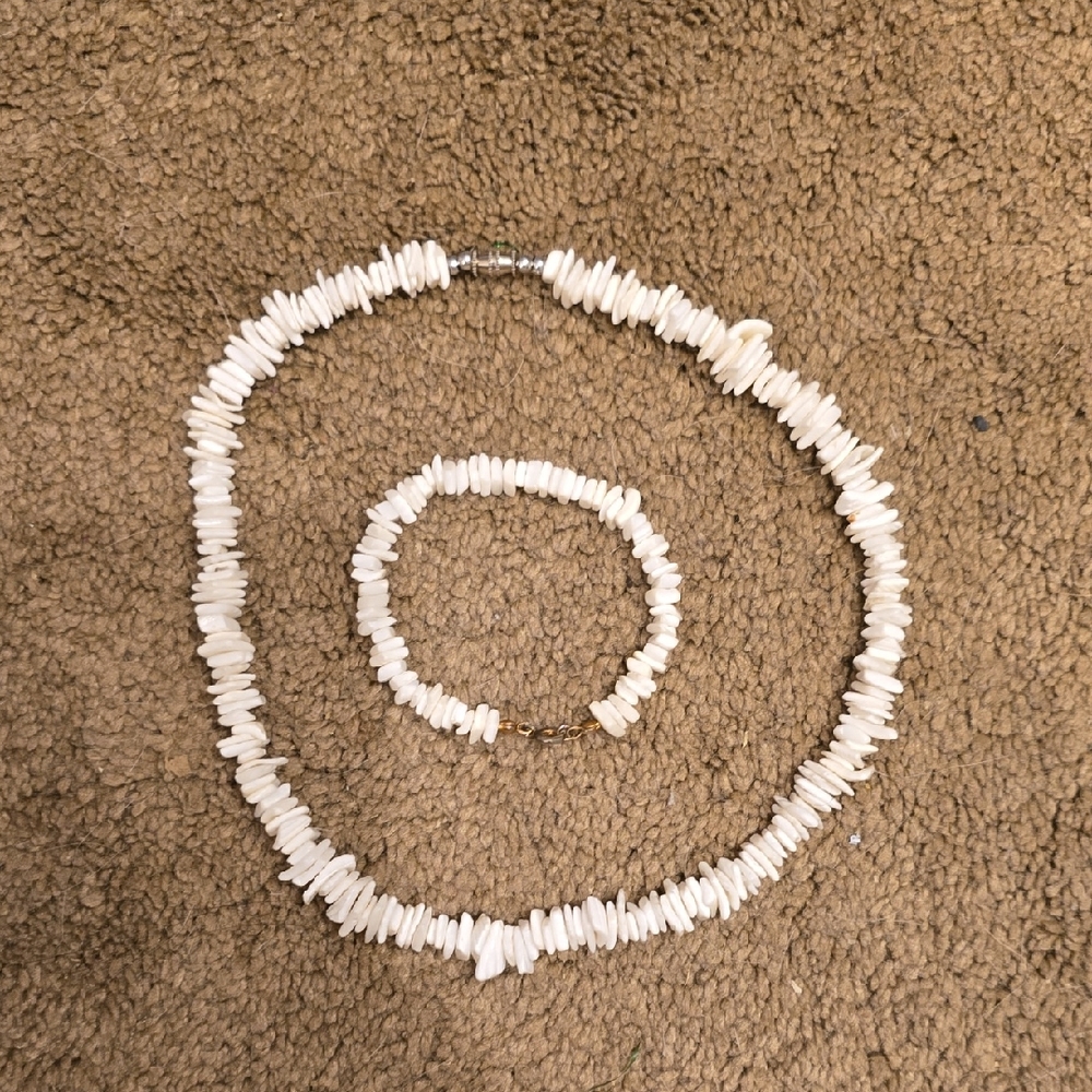 Elegant White Shell Necklace and Bracelet Set